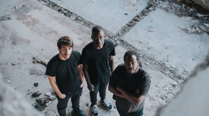 «ΟΤΑΝ ΤΑ ΧΕΛΙΔΟΝΙΑ ΚΛΑΙΝΕ» του Mike van Graan