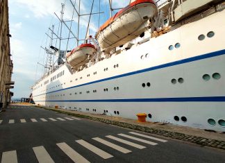 Οι Γάλλοι και Βέλγοι τουρίστες του CLUB MED II προτίμησαν τις ακτές του Θερμαϊκού για δροσιά και αναψυχή