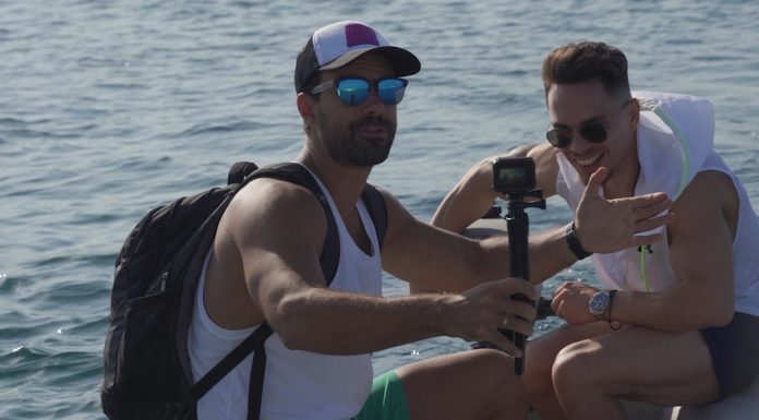 Σάκης και Λευτέρης περνούν μια μέρα μαζί στην παραλία