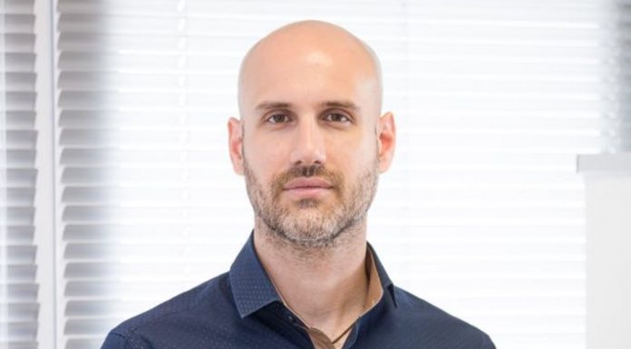 Χριστόφορος Καρράς: “Στη Μουσικοθεραπεία βιώνεται το συναίσθημα που έως τώρα δεν έχει μπει σε λέξεις”