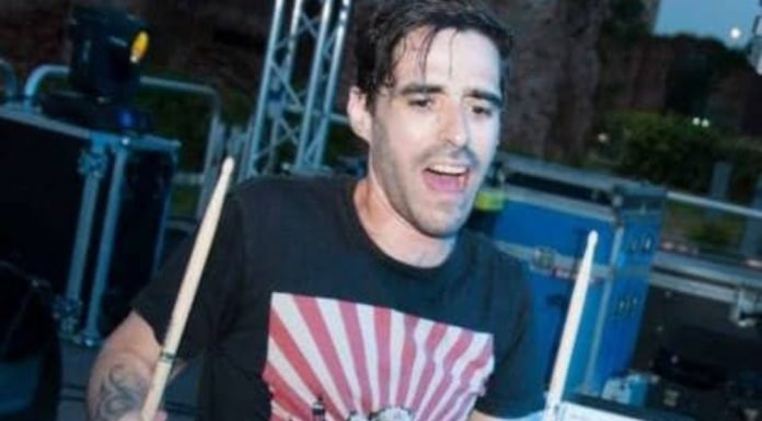 Κωνσταντινος Ναστος: “Σε αυτα τα 25 χρόνια που εμφανίζομαι στη σκηνή, έμαθα να απολαμβάνω τη μουσικη και να με επηρεάζει με θετικό τρόπο”