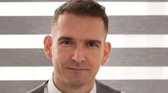 Δημήτρης Καρακάσης: “Το θέατρο είναι η μεγάλη μου αγάπη”