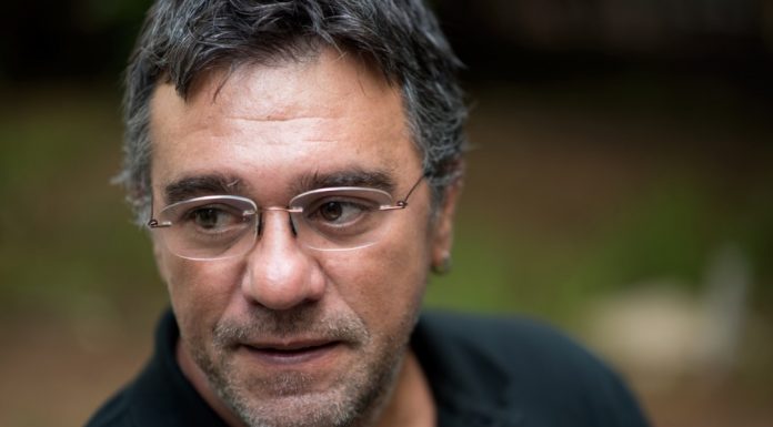 Ακίνδυνος Γκίκας: “Η παιδεία μας στην Ελλάδα είναι αποκλειστικά θεατρική”