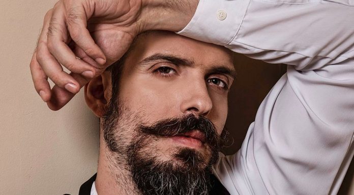 Δημήτρης Δανάμπασης: “Η υποκριτική και το θέατρο με έχουν αλλάξει ως άνθρωπο”
