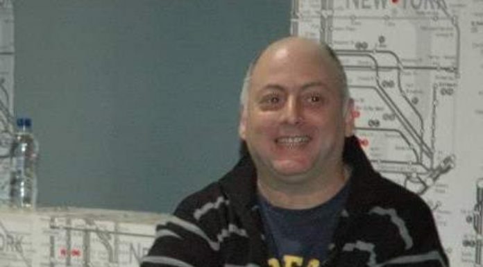 Γιώργος Λαμπάτος: “Στο θέατρο η άμεση σχέση με τον κόσμο είναι μαγική”