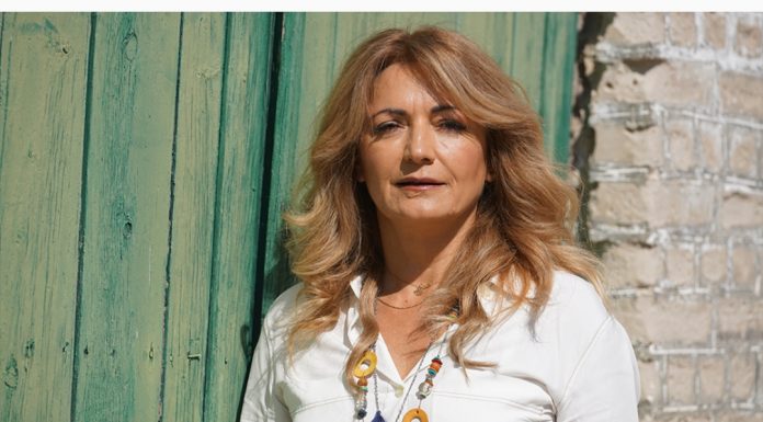 Σουζάνα Καζάκα: “Μαζί με τους θεατές μαθαίνουμε κι εμείς τις άγνωστες πτυχές της χώρας μας…”