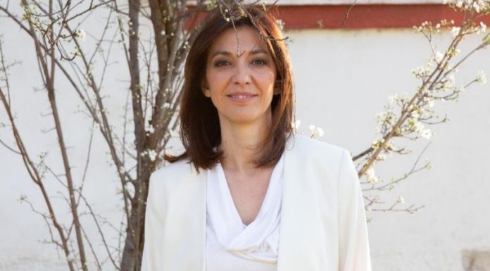 Άννα Τσιφτελίδου: “Η ατομική υπευθυνότητα και η συλλογική ευθύνη αναφορικά με τα μέτρα προφύλαξης και διάδοσης της νόσου δεν μπορούν να παύσουν να υφίστανται”