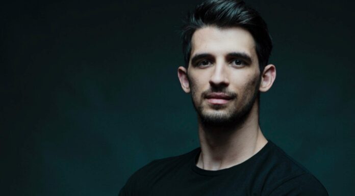 Συμβουλές για σωστή στάση σώματος στην τηλεργασία από το γυμναστή Δημήτρη Δήμα