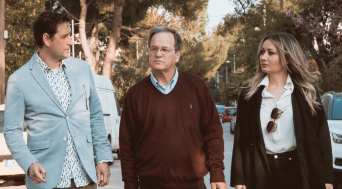 Ο Χρήστος Νικολόπουλος δίνει «σκυτάλη» σ’ ένα «φρέσκο» καλλιτεχνικό ντουέτο…