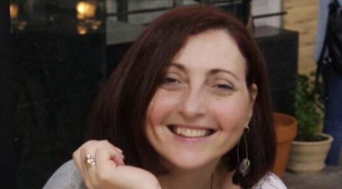 Έργα της Rinette Iosafat στην καρδιά της Μυκόνου με την ΕΠΙΜΟΝΗ ΤΕΧΝΗ