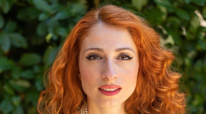 Η Λίνα Ροδοπούλου στο café του Νομισματικού Μουσείου την Πέμπτη 8 Ιουλίου 2021 στις 9 μ.μ.