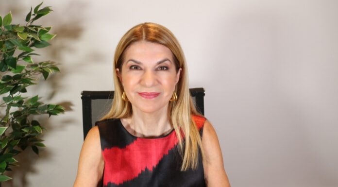 Η μαιευτήρας και γυναικολόγος Έφη Ρομποτή στο “International Educational Course-training for Cosmetologists”, στην Αγία Πετρούπολη της Ρωσίας