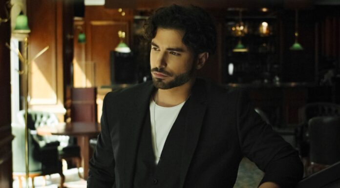 Ο Άγγελος Ανδριανός live στα μουσικά στέκια της Αθήνας