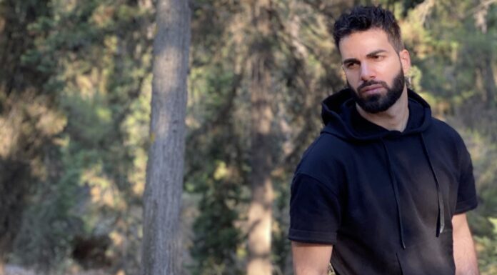 Άρης Δελαγραμμάτικας: «Το θέατρο είναι μια συνομιλία με την ψυχή σου». Κάτι που είναι κατά βάση δύσκολο, ειδικά αυτές τις εποχές που ζούμε…
