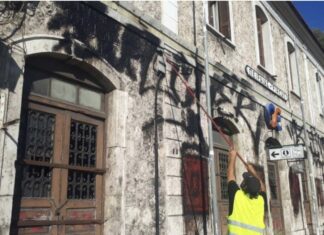 Μεγάλη επιχείρηση αντιγκράφιτι από το Δήμο Πειραιά σε κομβικά σημεία της πόλης