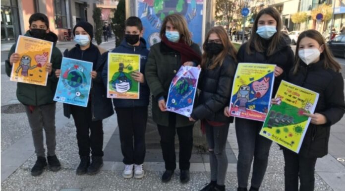 4° Δημοτικό Σχολείο Καλαμαριάς: «Είμαστε πιο δυνατοί από τον κορωνοϊό!» «Ενωμένοι κερδίζουμε!»