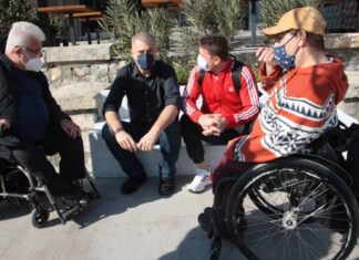 Ράμπα για την πρόσβαση ατόμων με αναπηρία στο παραλιακό μέτωπο του Μικρολίμανου από το Δήμο Πειραιά