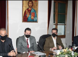 Ο Δήμαρχος Πειραιά Γιάννης Μώραλης στην επετειακή συνεδρίαση του Δ.Σ. του Εμπορικού Συλλόγου Πειραιώς για τα 122 χρόνια από την ίδρυσή του