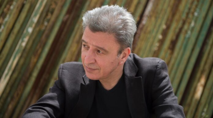 Ο Γιώργος Σταυρακάκης, παρουσιάζει την ενότητα χειροποίητων καραβιών “Οι Δράκοι της Θάλασσας”