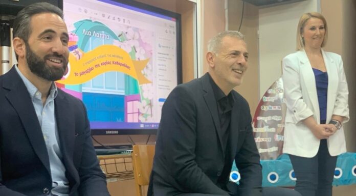 Ο Δήμαρχος Πειραιά Γιάννης Μώραλης στην παρουσίαση του παραμυθιού για την ανακύκλωση «Το μαγαζάκι της κυρίας Καθαρούλας»