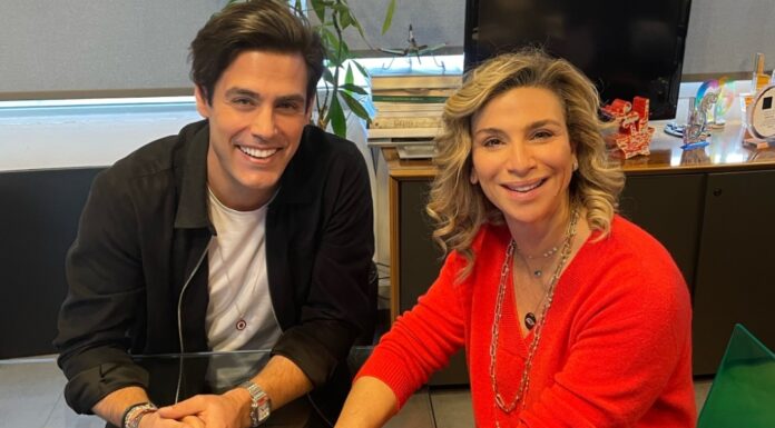 Ο Κώστας Μαρτάκης στην οικογένεια της Minos EMI, a Universal Music Company