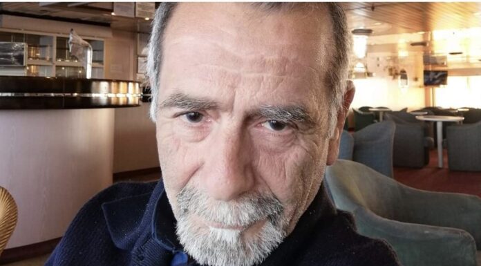 Ο Πέτρος Μάλλης συμμετέχει στην εικαστική έκθεση «Χρώματα ουρανού και θάλασσας» στην Πλάκα Μήλου