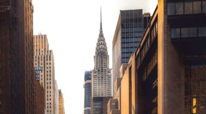 Κυκλοφόρησε από τις εκδόσεις Παπαζήση το νέο μυθιστόρημα του Διονύση Καλαμβρέζου “Εικονικός εφιάλτης”