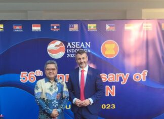 Ο Δήμαρχος Σαλαμίνας προσκεκλημένος στην οικία του Πρέσβη της Δημοκρατίας της Ινδονησίας στην Αθήνα