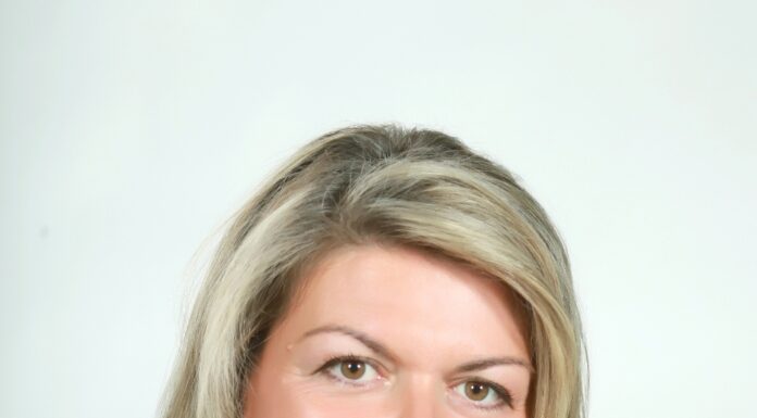 Έλενα Συντάκη: “Η ενασχόλησή μου με την τοπική αυτοδιοίκηση, μου έδωσε το κίνητρο της αγάπης ώστε να μπορώ να ονειρεύομαι, να σχεδιάζω και να υλοποιώ σκοπούς και στόχους”