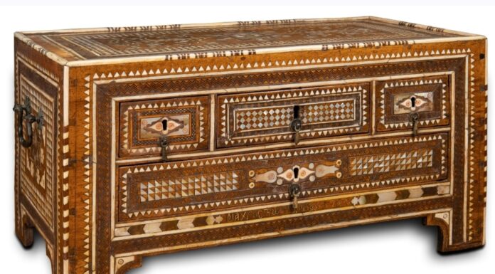 VERGOS Auctions: Δημοπρασία & Έκθεση “Ιστορικά και Λαογραφικά αντικείμενα 19ου & 20ου αιώνα” στο Ιωνικό Κέντρο στην Πλάκα