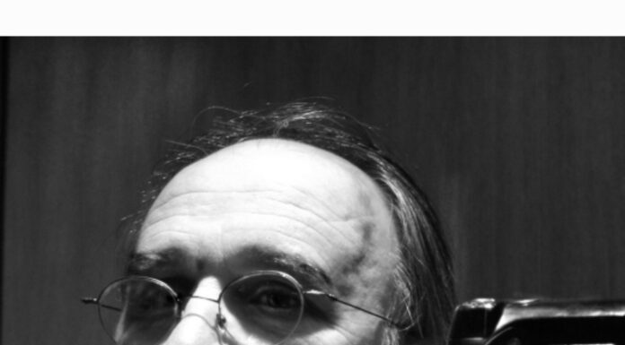 Βασίλης Καρκατσέλης: “Ο δημιουργός και το έργο του μεγαλώνει και εξελίσσεται μαζί με το κοινό του”
