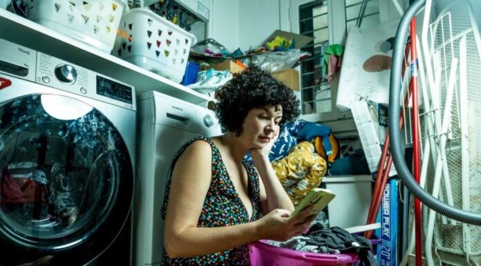 Η «Αγορομάνα» έρχεται στη Θεσσαλονίκη στο Θέατρο Sureal