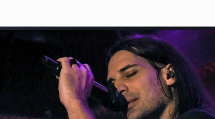 Ξεκινά τις live εμφανίσεις του ο Κωνσταντίνος Παπαδάκης