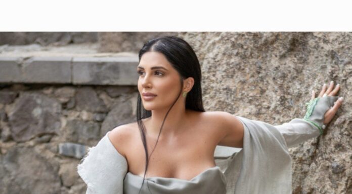 «Μάνα μου»: Με την υπογραφή των Κυριάκου Παπαδόπουλου – Ηλία Φιλίππου το νέο τραγούδι της Sarina Cross