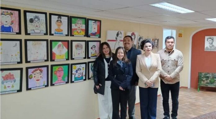 Επίσκεψη της αντιπροσωπείας της Dolores Hidalgo-Μεξικό στην έκθεση με πορτρέτα της Frida Kahlo