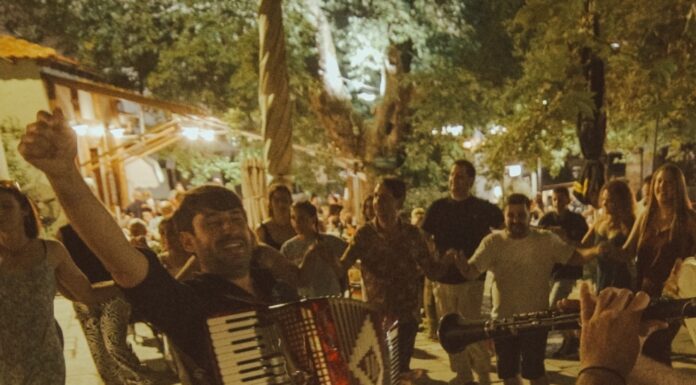 Κώστας Βλαχούτσος – Νέο Τραγούδι: «Δεκαπενταύγουστος»