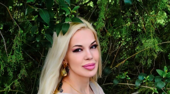 Η Tijana Svrdlan με την Επίμονη Τέχνη σε εικαστική εγκατάσταση στο αεροδρόμιο Ηρακλείου
