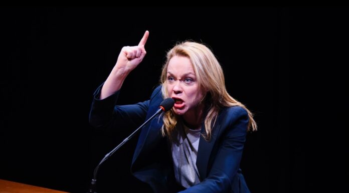 «PRIMA FACIE» με τη Λένα Παπαληγούρα