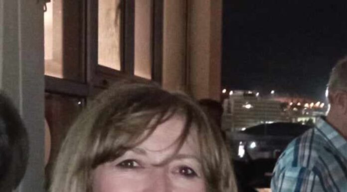 Η Χριστίνα Μήχου με την Επίμονη Τέχνη σε εικαστική εγκατάσταση στο αεροδρόμιο Ηρακλείου