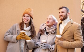 Υπάρχουν μυστικά για να ντυνόμαστε ζεστά χωρίς να μοιάζουμε με... κρεμμύδια