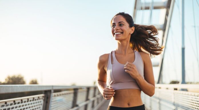Προθέρμανση, διατάσεις και σωστό παπούτσι: Τα 3 βασικά πριν ξεκινήσεις τρέξιμο