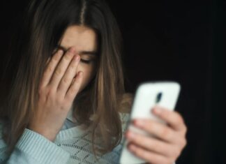 «Όταν τα social, σου κλέβουν τον εαυτό…»