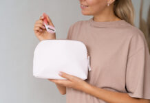 Skinimalism: Η τάση που θέλει το νεσεσέρ μας πιο λιτό και πιο έξυπνο Skinimalism: Η τάση που θέλει το νεσεσέρ μας πιο λιτό και πιο έξυπνο