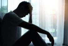 Γιατί η νέα γενιά βιώνει περισσότερη κοινωνική καταπίεση;