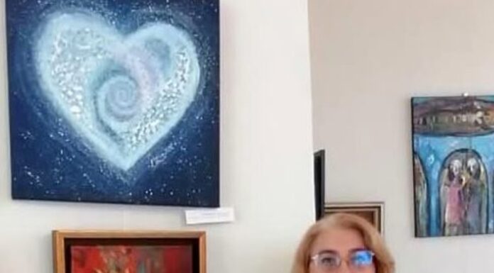 Elena Șoltuz: “Τα έργα μου εντάσσονται στο χώρο της σύγχρονης διακοσμητικής τέχνης, με επιρροές από τη συμβολιστική ζωγραφική και στοιχεία νεοδιακοσμητισμού”