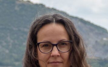 Petia Angelova: «Με ελκύουν η λιτότητα, οι σιωπές, η μελαγχολία, το παράλογο, το σκοτεινό χιούμορ και οι εικόνες που δεν εξηγούν τα πάντα, αλλά αφήνουν χώρο στο θεατή να αισθανθεί και να σκεφτεί»